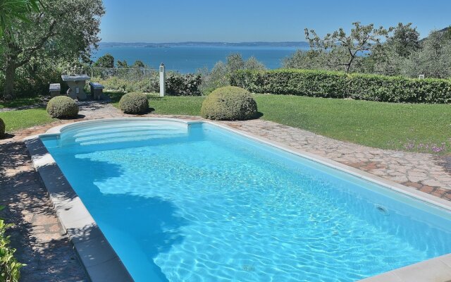 Apartment With Pool Ai Pignoi 1st floor