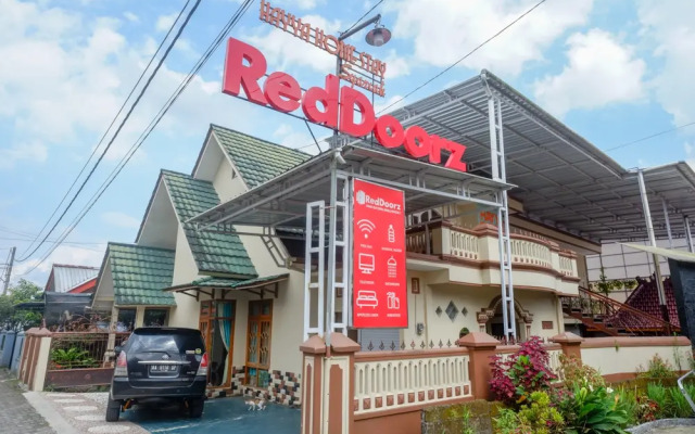 RedDoorz near Terminal Mendolo Wonosobo
