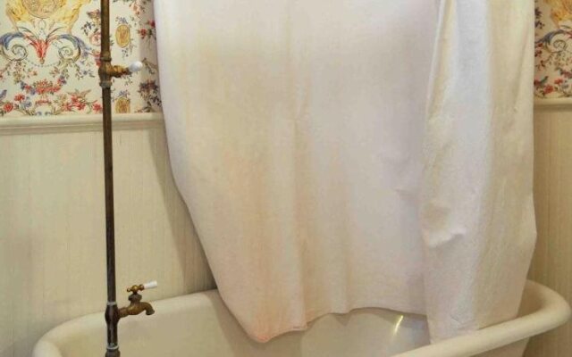 1872 John Denham House Bed and Breakfast