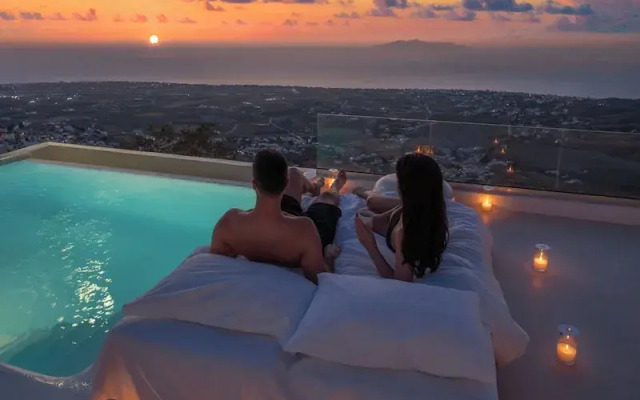 Bluewhite Suites & Villa Santorini