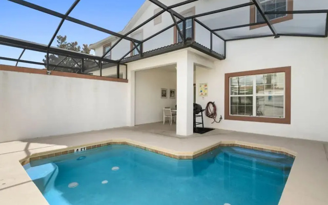 Amazing 4bdr Near Parks w Pool
