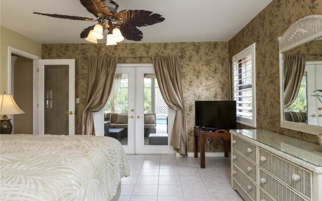 Tropical Retreat Pool Jet Spa WiFi 3 Br home by RedAwning