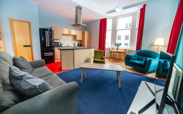 Renfield Apartment, Bright and Spacious Home