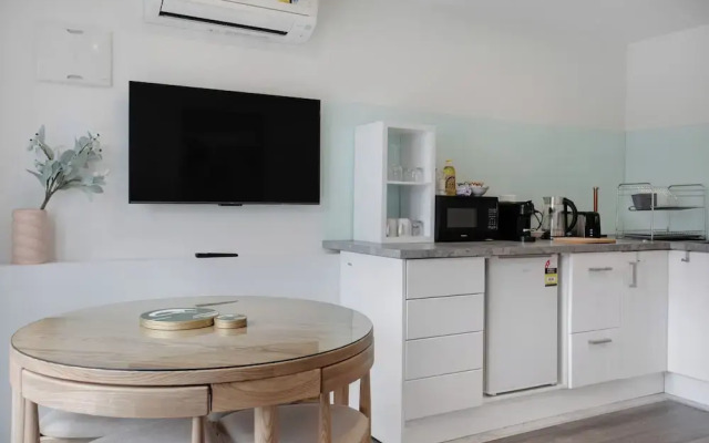 Coastal Living Retreat close to Beaches