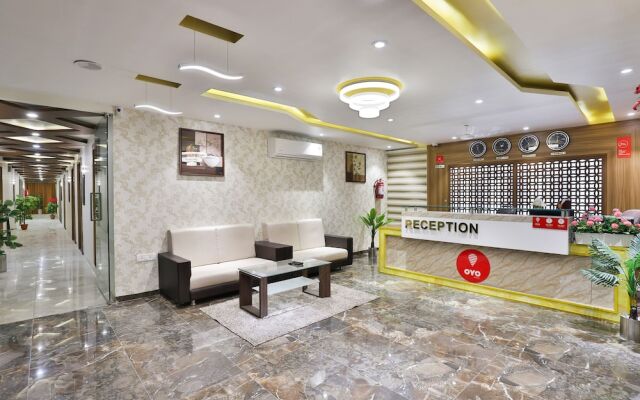 OYO 11068 Hotel Royal Palace