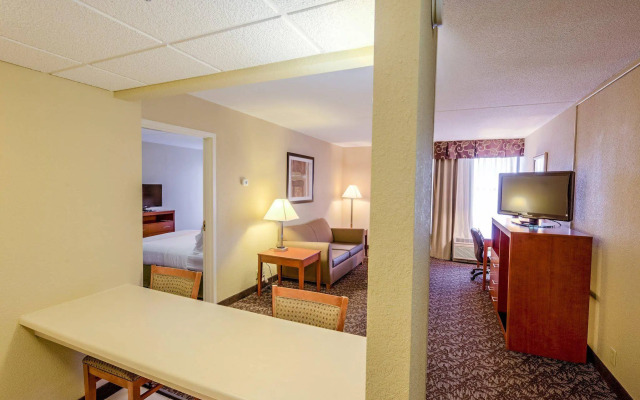 Quality Inn & Suites Downtown Mansfield