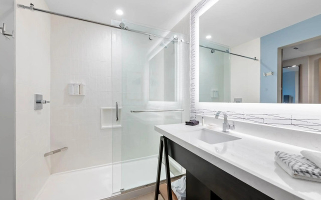 Cambria Hotel Austin Downtown