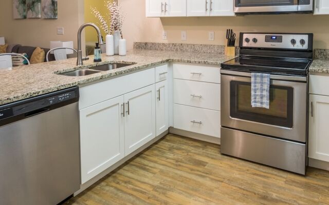 2 BR Suite with balcony by Frontdesk