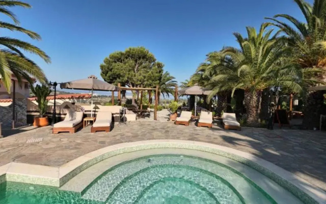 Kelyfos Hotel Bungalows and Suites