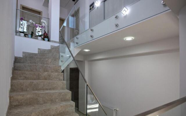 Airport House