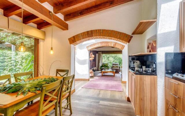 Lavish Villa with Pool I Jacuzzi, Gym & Tennis Court