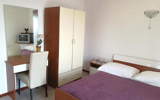 Apartments Jure Miljak