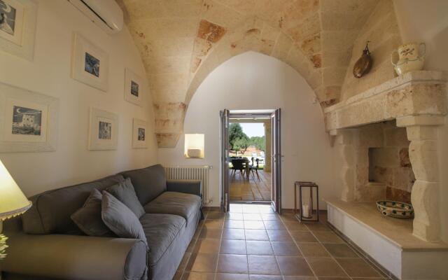 TD Villa Ricchiari Traditional Villa With Designer Pool