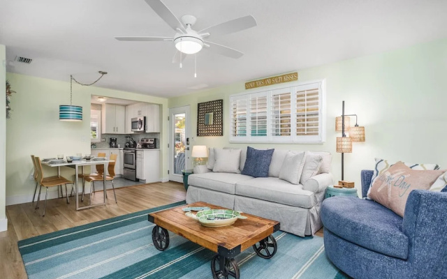 Lulu's Crescent Cottages - Entire two Unit Complex