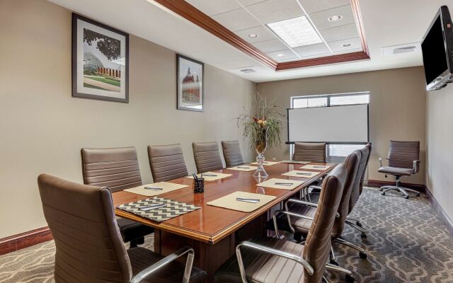 Holiday Inn Express And Suites Milwaukee Nw Park Place by IHG