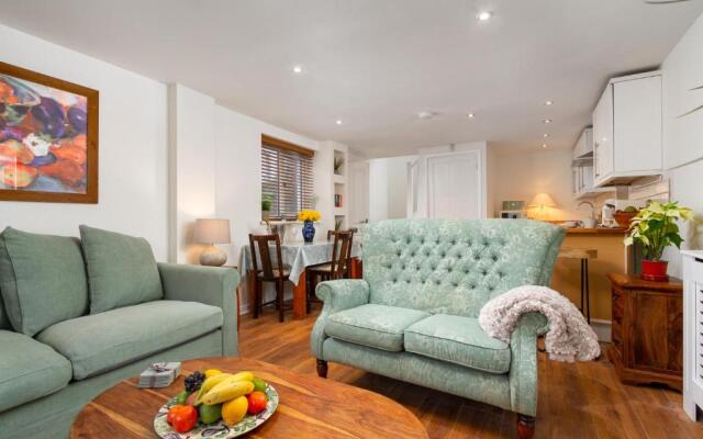 The Coach House, centrally located detached Coach House