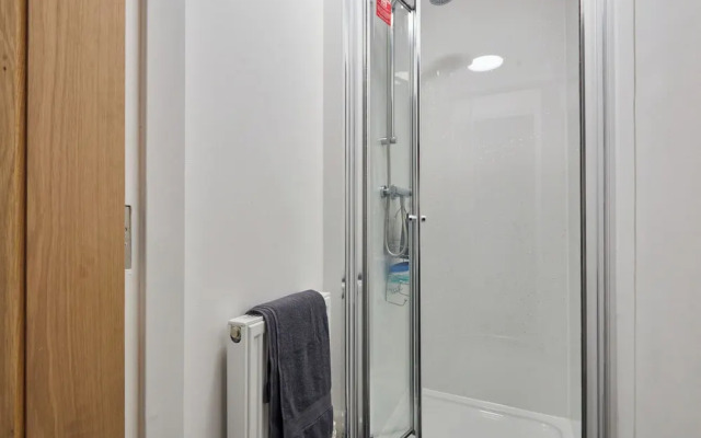 4 Bedroom, Free Parking, Contractors & Families