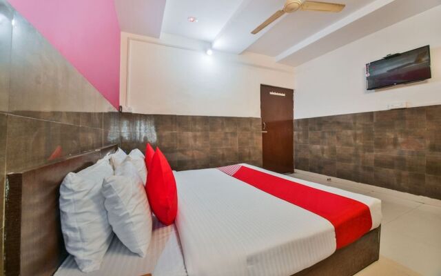 OYO 45055 Hotel King's Palace