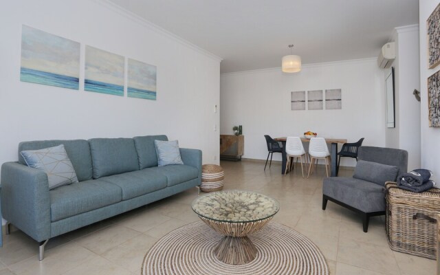 3-bedroom Apt, Sleeps 6, Pool, Gym & Jacuzzi