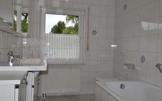 Cozy Holiday Home with Garden in Gees