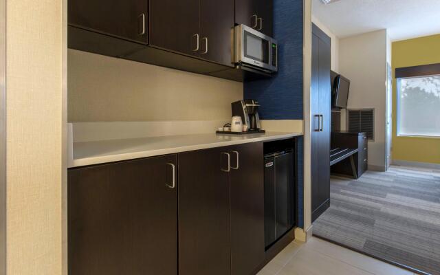 Holiday Inn Express & Suites Chicago West - St Charles