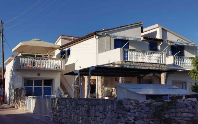 Boutique Apartment in Pirovac With Terrace