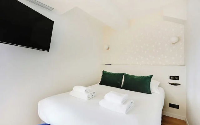 Apartment for 6 People in Paris