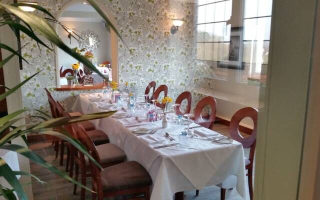 The Royal Chace Hotel