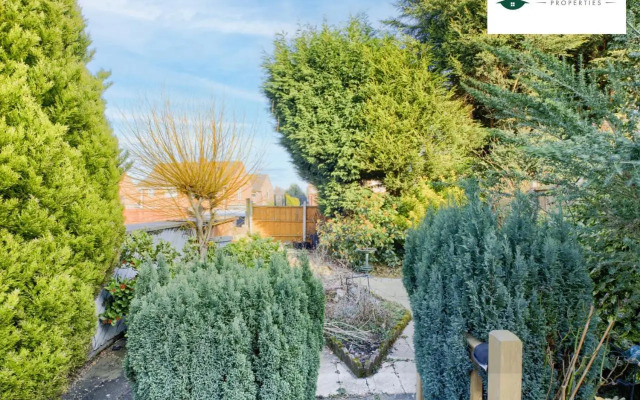 Lavish 3BR House w/ Garden - OSB