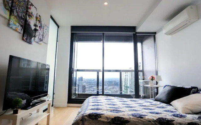 Stunning 2 Bedroom High Floor City View