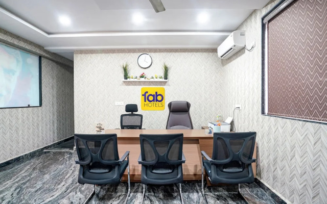 Fabhotel Frendz