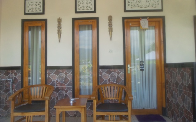 Summer Guesthouse – Guest Rooms – Singaraja