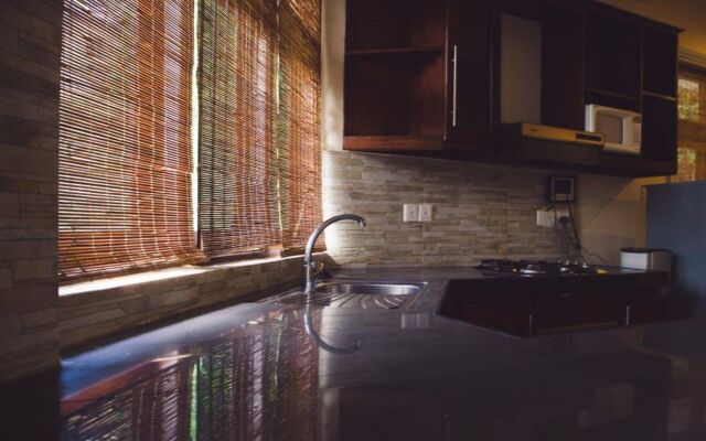 Lake Reach Residence