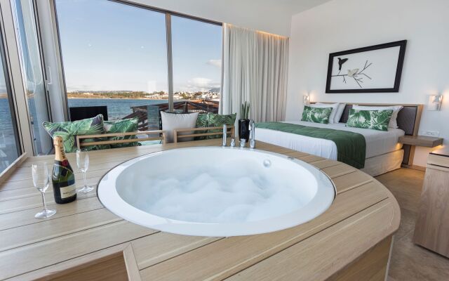 Kalamaki Luxury Suites