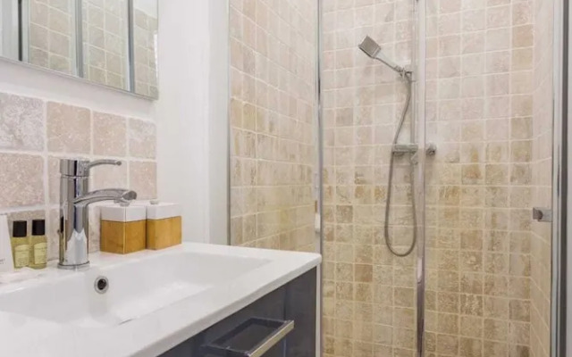 Cosy Apartment in Pigalle for 2 People