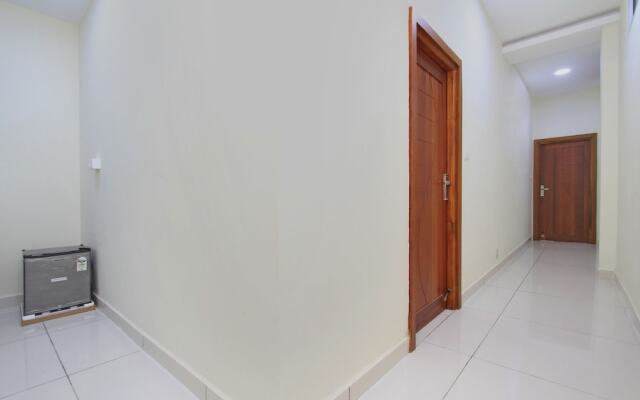 OYO 10777 Home Compact 2BHK Anna Salai