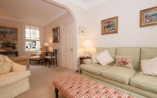 Veeve  Smith Terrace Pretty Mews House 3 Bed 2 Bath Chelsea