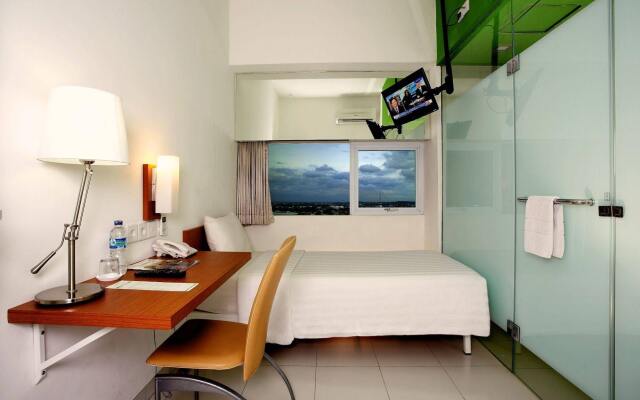 Whiz Hotel Pemuda Semarang