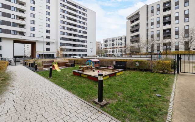 Avia Apartment in Krakow by Renters