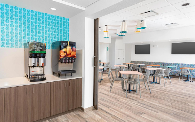 Beachside Hotel & Suites