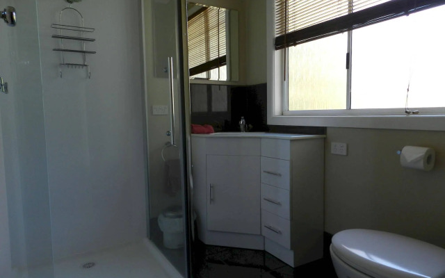 Twelve Apostles Motel & Country Retreat
