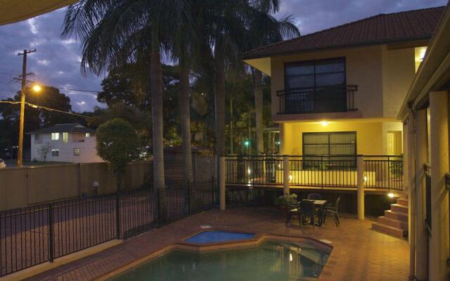 Pegasus Motor Inn and Serviced Apartments