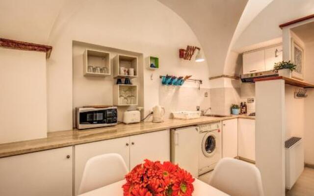 Coronari stylish apartment