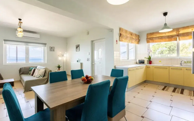 Verga Beachside Getaway With Panoramic Seaviews