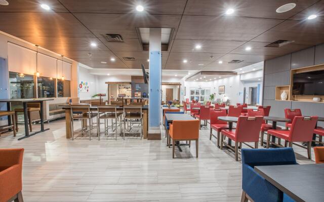Holiday Inn Express and Suites Houston Westchase - Westheimer by IHG