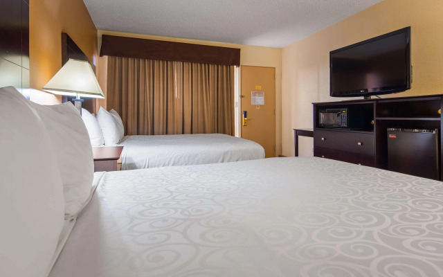 Days Inn by Wyndham St. Charles IL