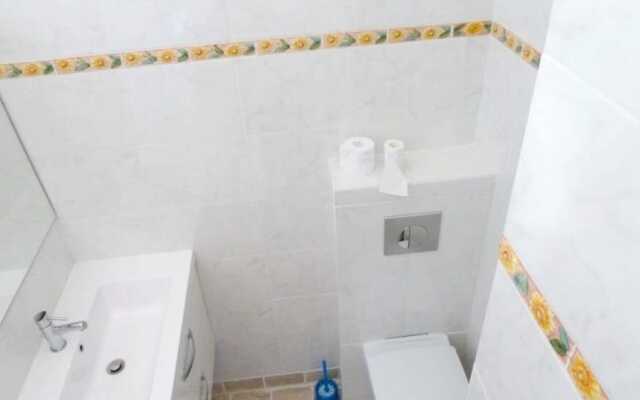 Studio in Pierrefeu-du-var, With Wonderful Mountain View, Pool Access,