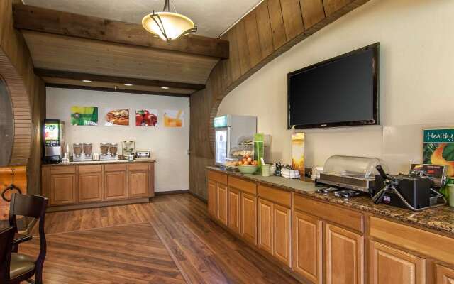 Quality Inn & Suites at Coos Bay