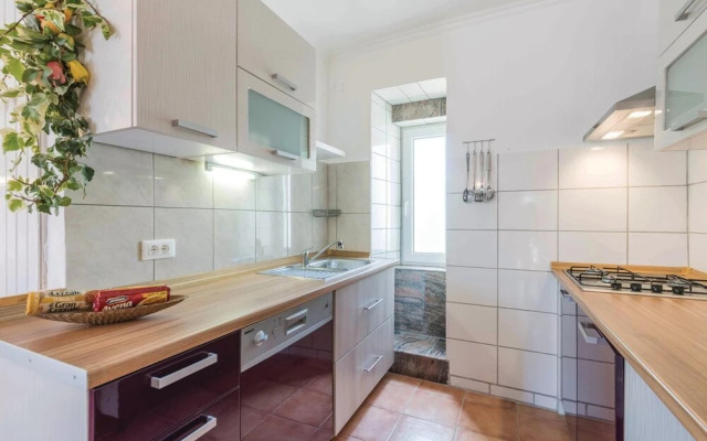 Stunning Home in Kuzinici With Wifi and 5 Bedrooms