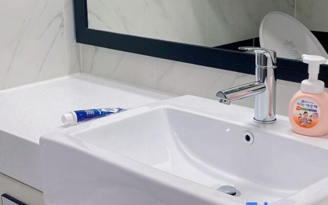 Jeju (Shinjeju) House